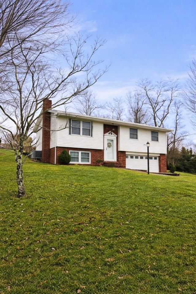 1506 Lindsay Lane Rd., Moundsville, WV 26041 Main Photo