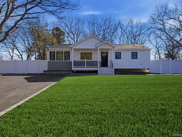5 Bear Lane , Centereach, NY 11720
