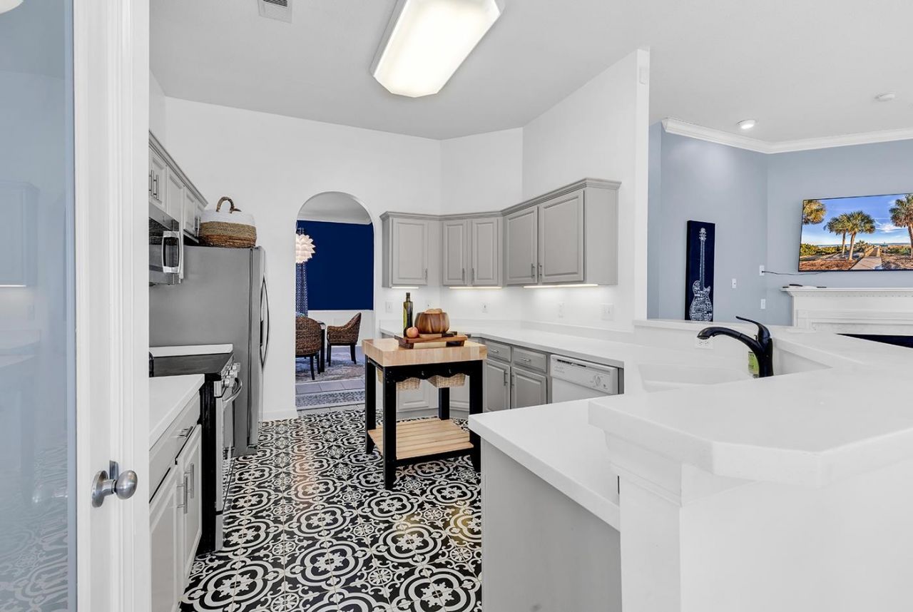 1183 N Blackmoor Dr. Photo 10