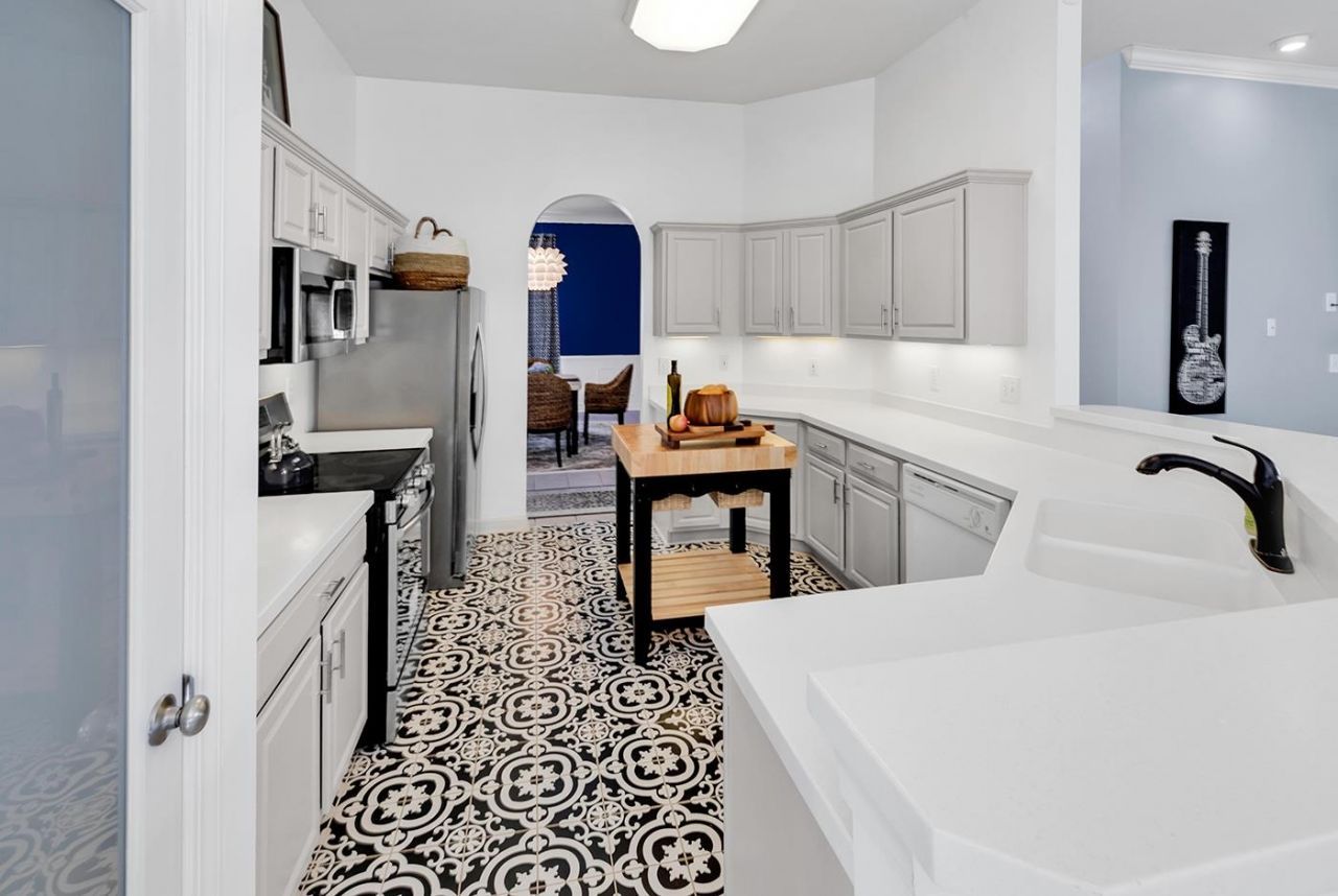 1183 N Blackmoor Dr. Photo 11