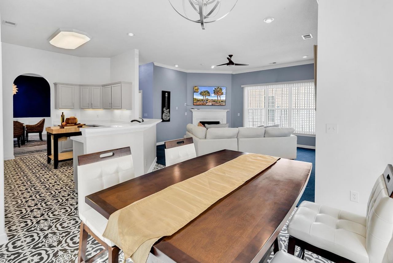 1183 N Blackmoor Dr. Photo 13