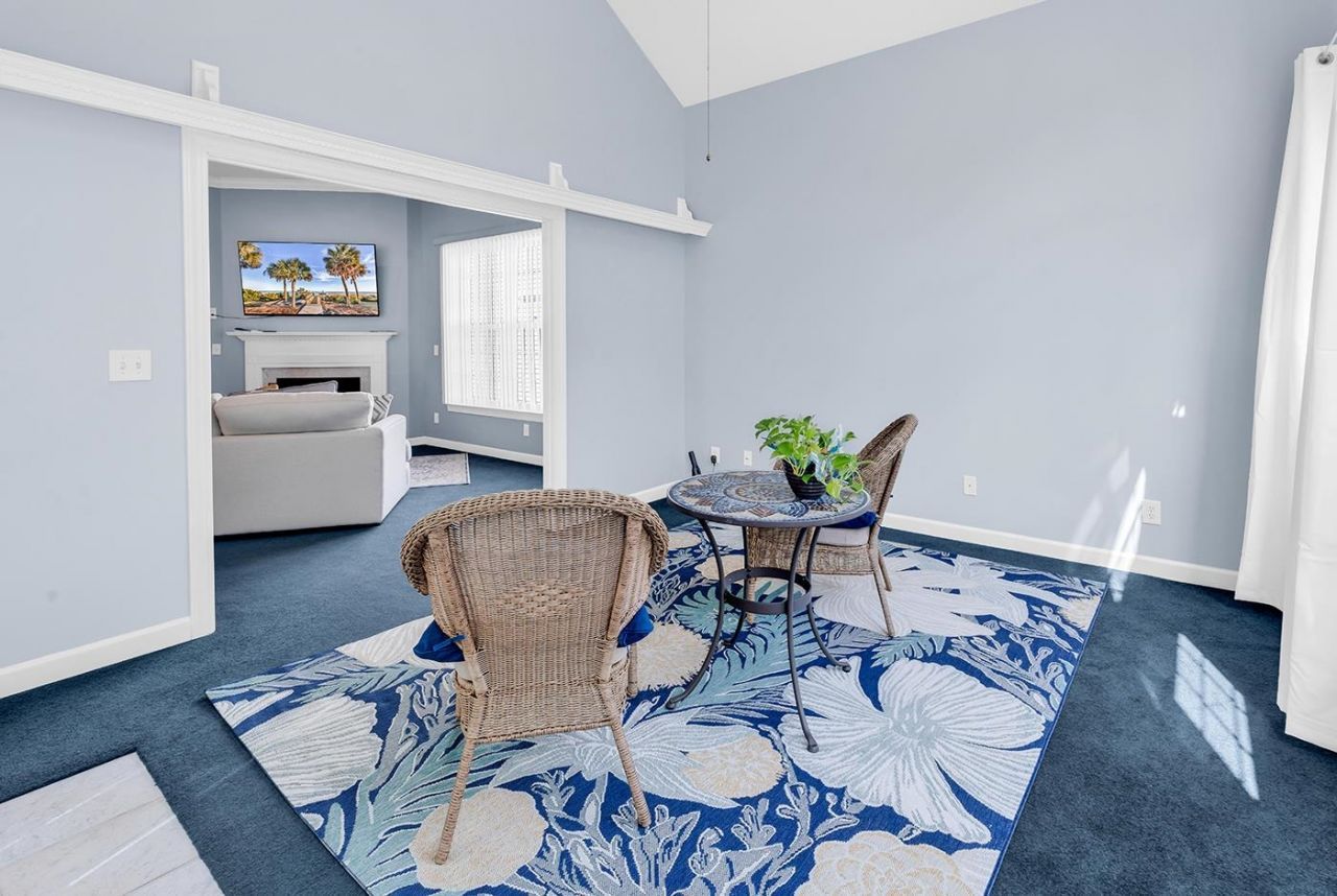 1183 N Blackmoor Dr. Photo 22