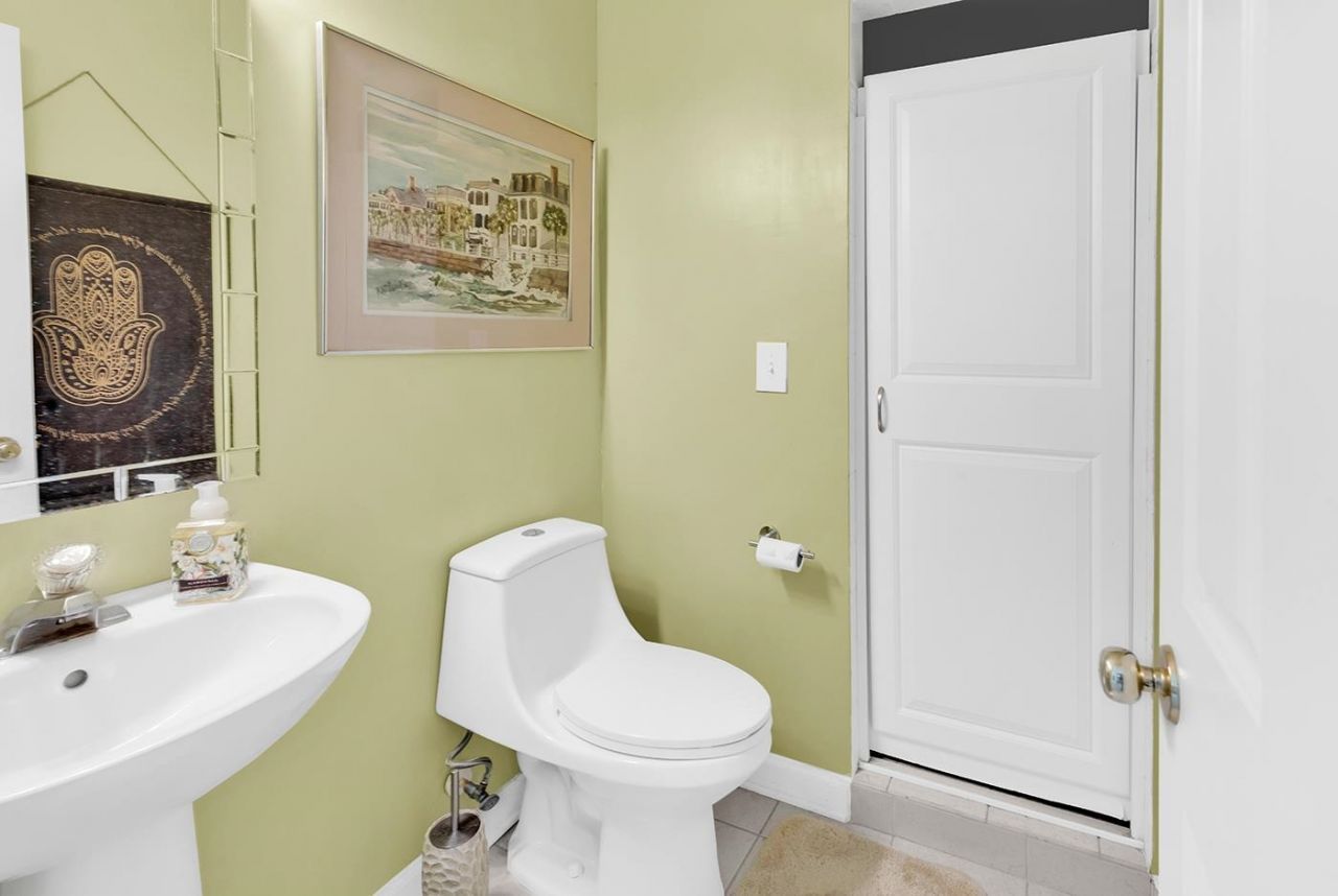 1183 N Blackmoor Dr. Photo 22