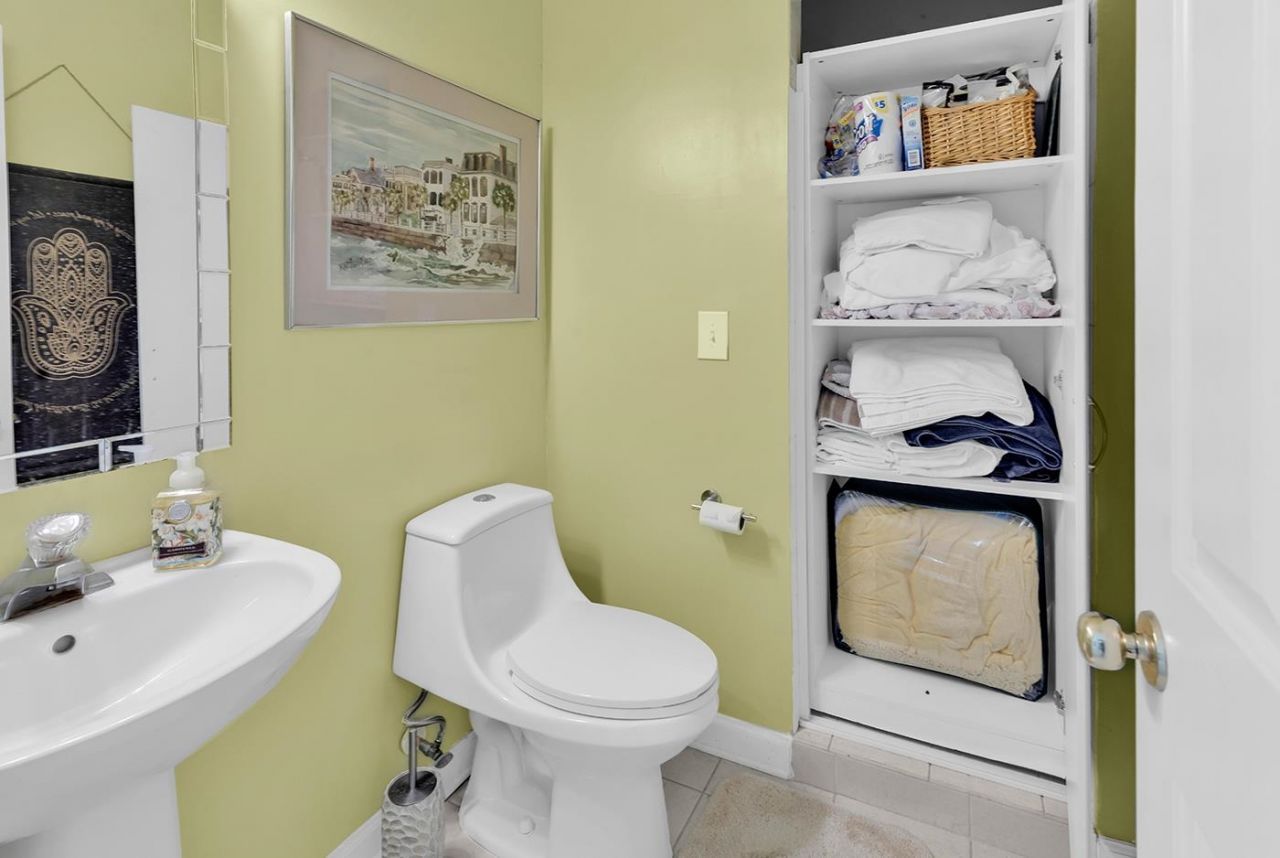 1183 N Blackmoor Dr. Photo 23