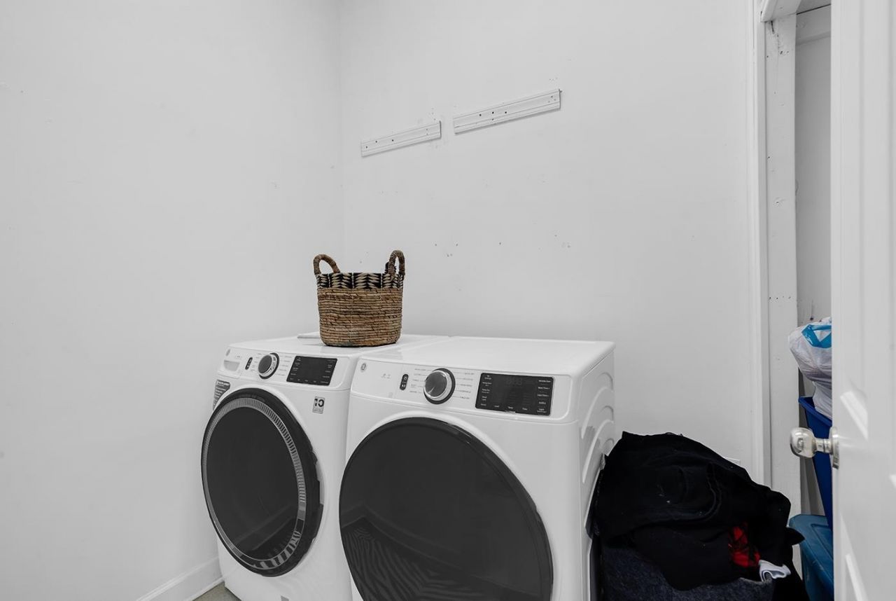 1183 N Blackmoor Dr. Photo 24