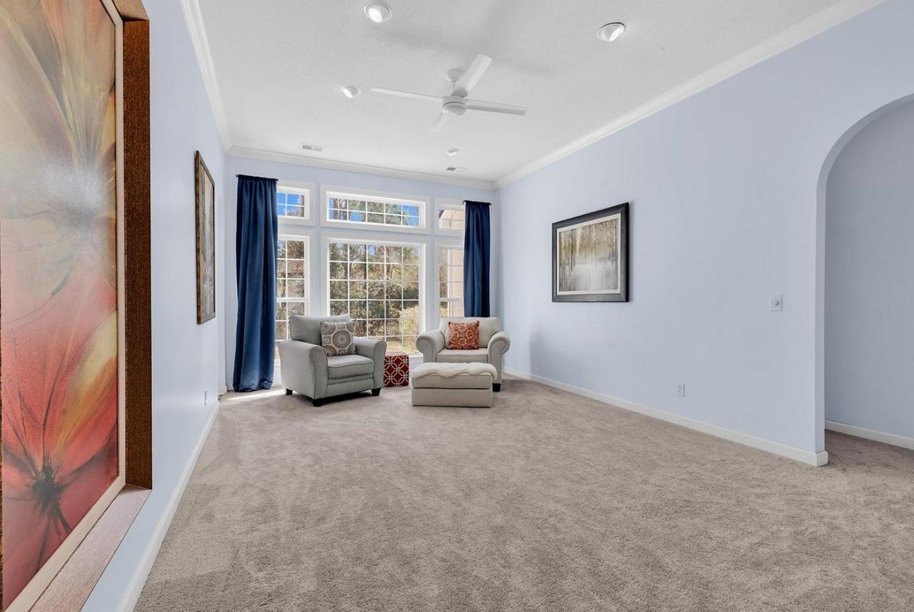 1183 N Blackmoor Dr. Photo 4