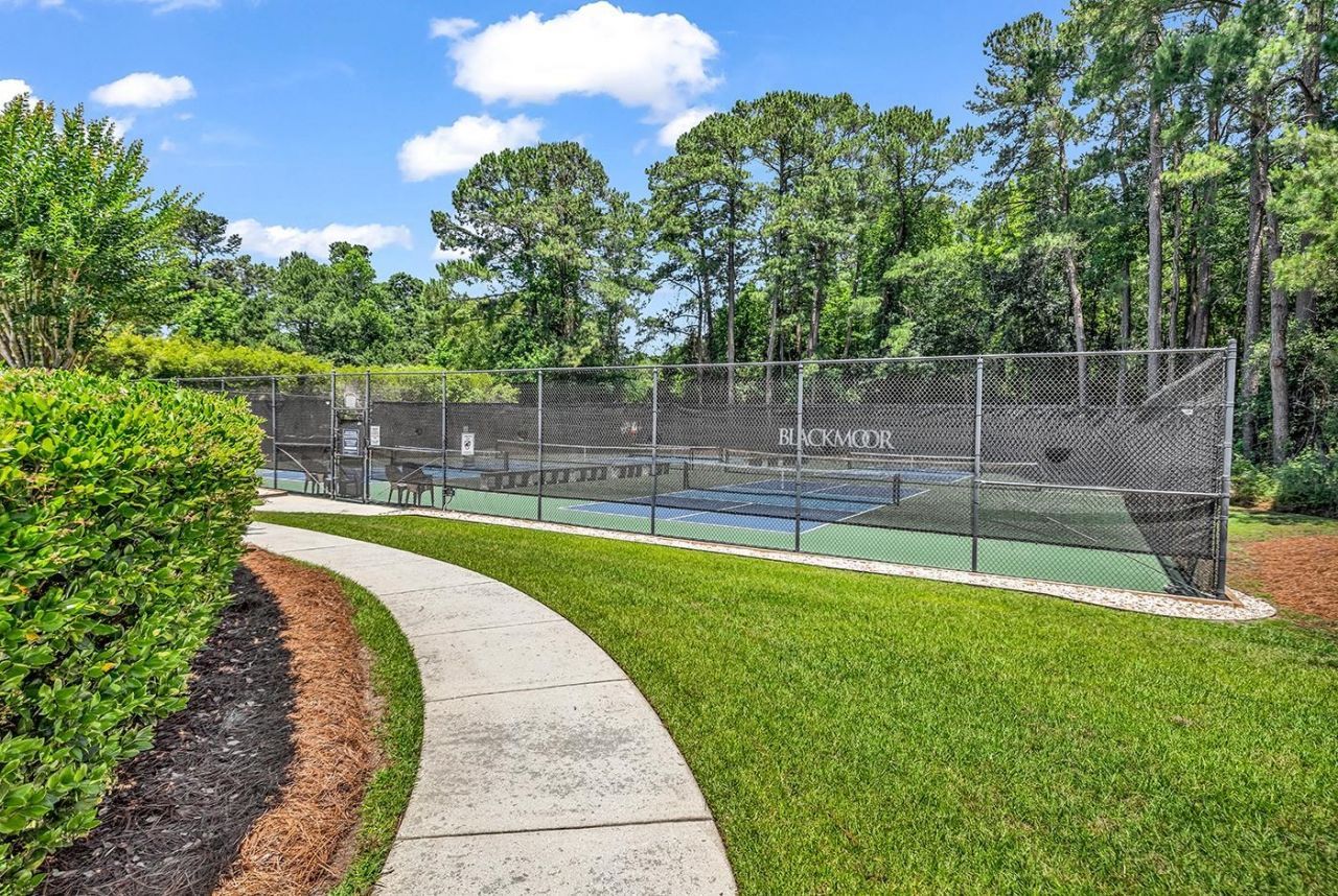 1183 N Blackmoor Dr. Photo 52