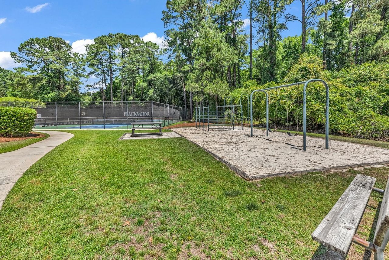 1183 N Blackmoor Dr. Photo 55