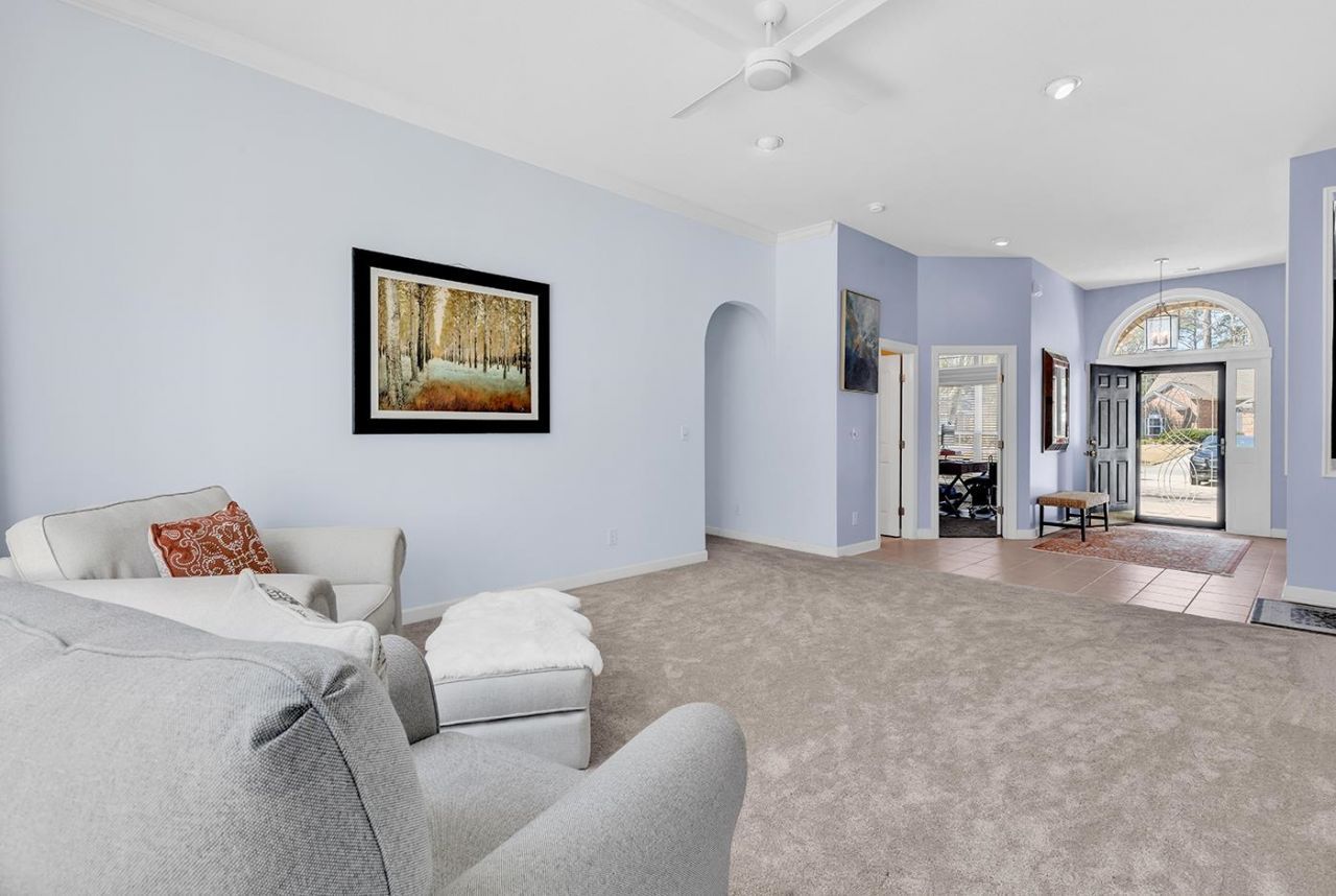 1183 N Blackmoor Dr. Photo 6