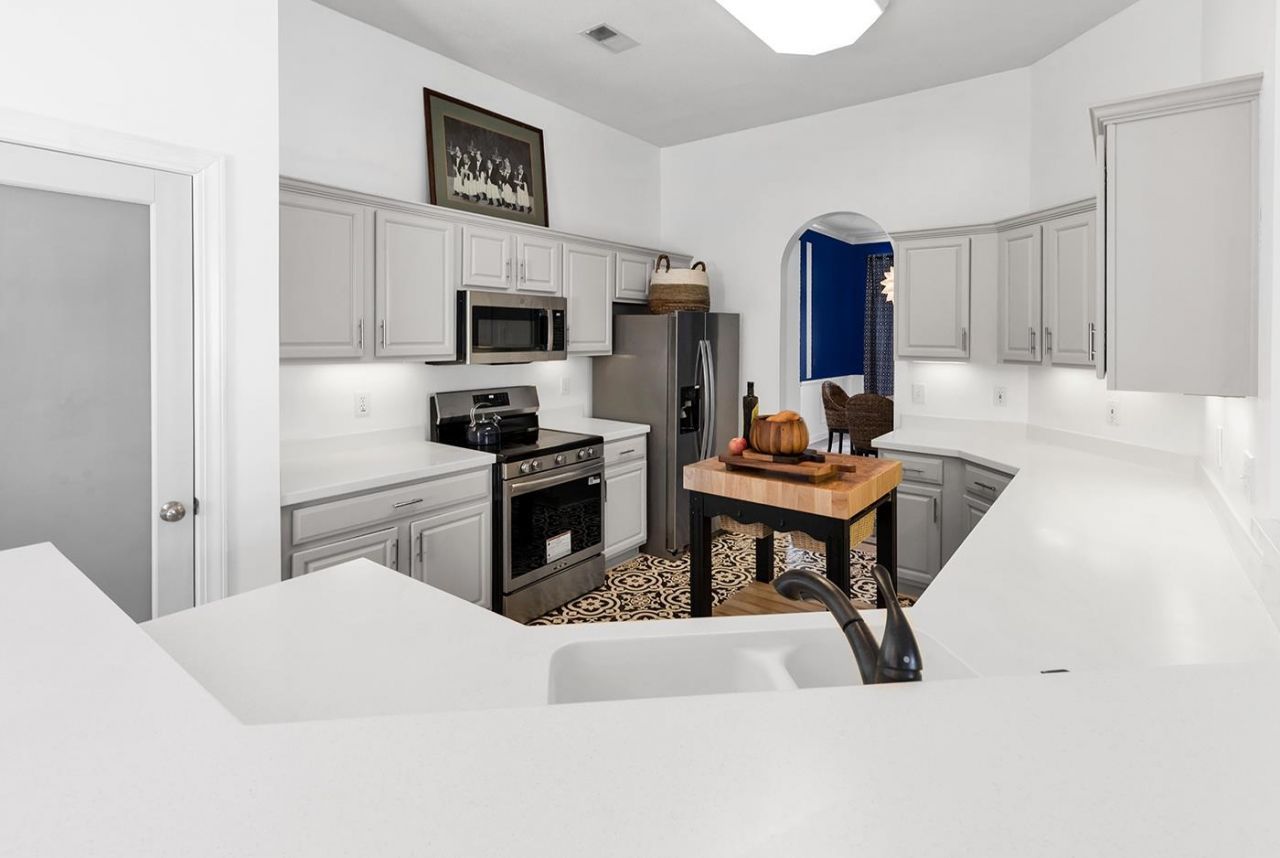 1183 N Blackmoor Dr. Photo 8