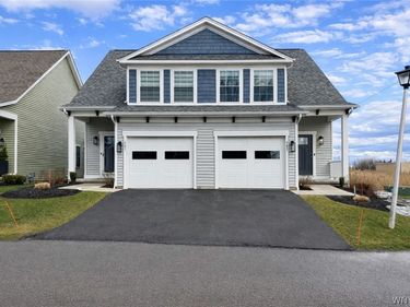 902 Carriage Lane, Buffalo, NY 14224