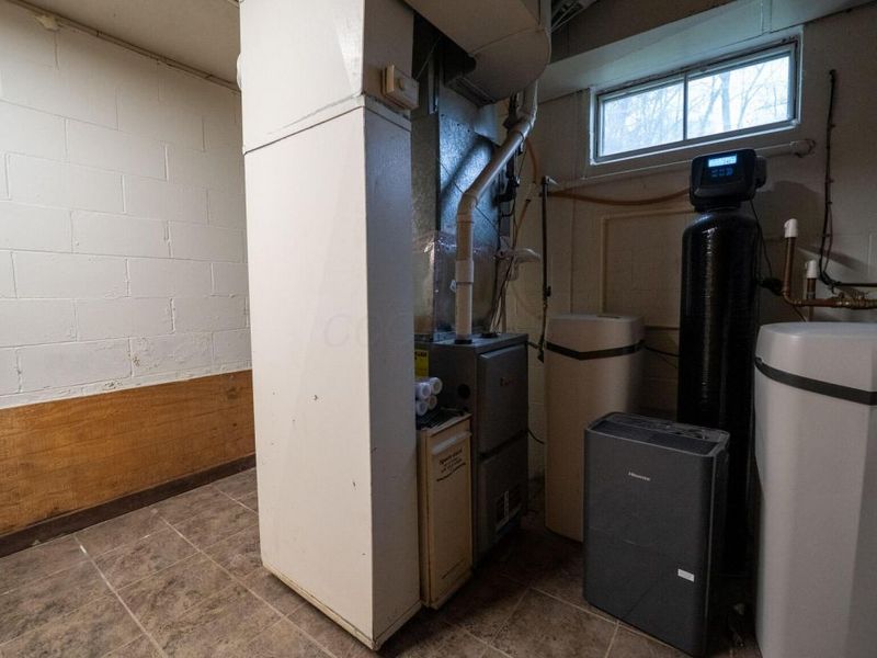 92 Brentview Drive NE, Newark, OH 43055 Photo 12