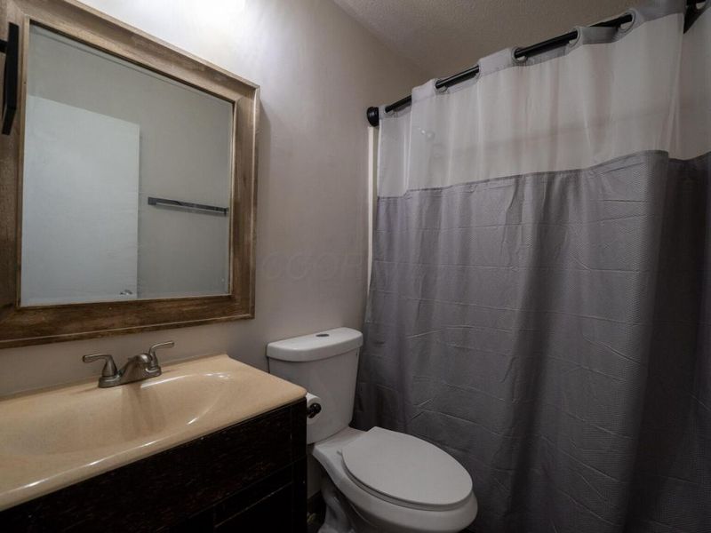 92 Brentview Drive NE, Newark, OH 43055 Photo 9