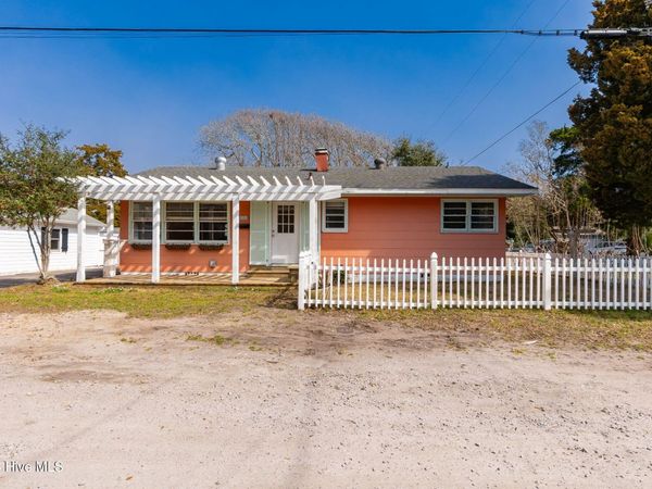 106 Belle Air Street , Beaufort, NC 28516