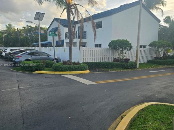 252 NE 212th Ter, Miami, FL 33179