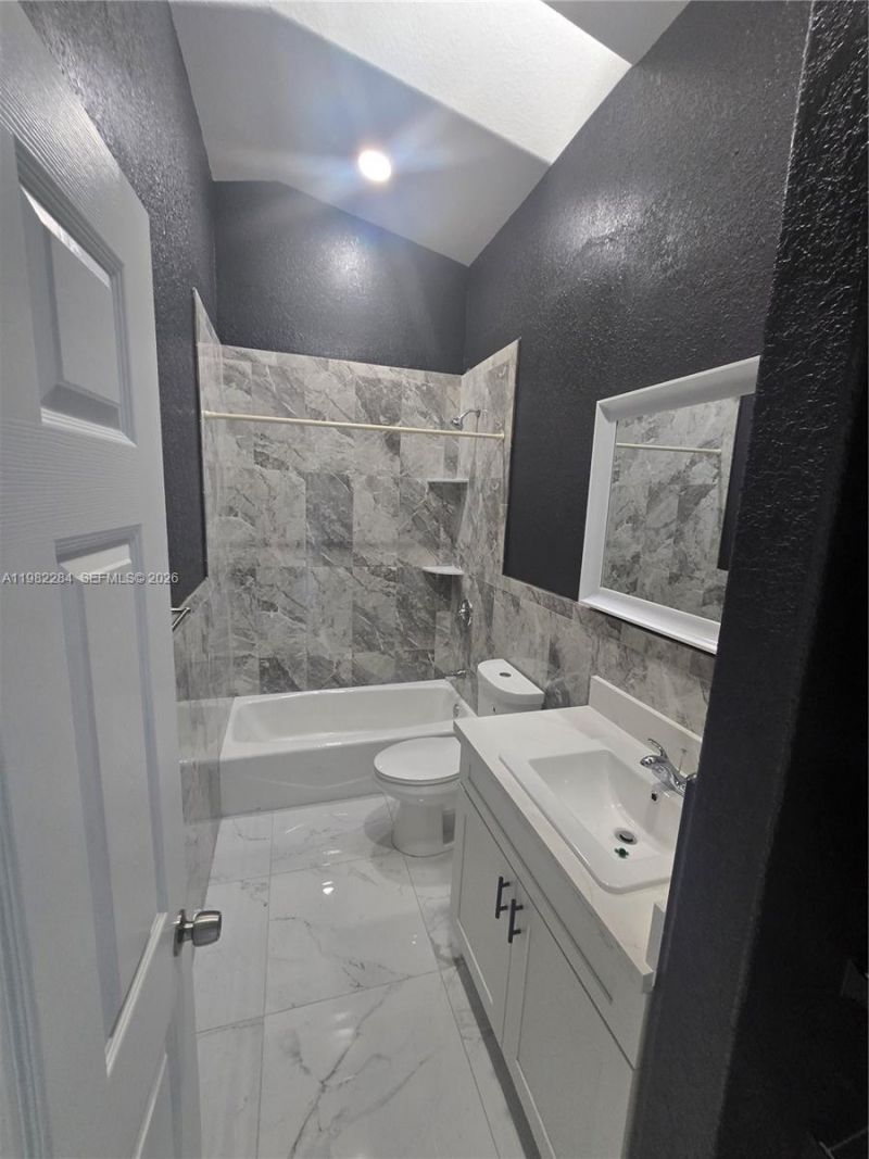 252 NE 212th Ter, Miami, FL 33179 Photo