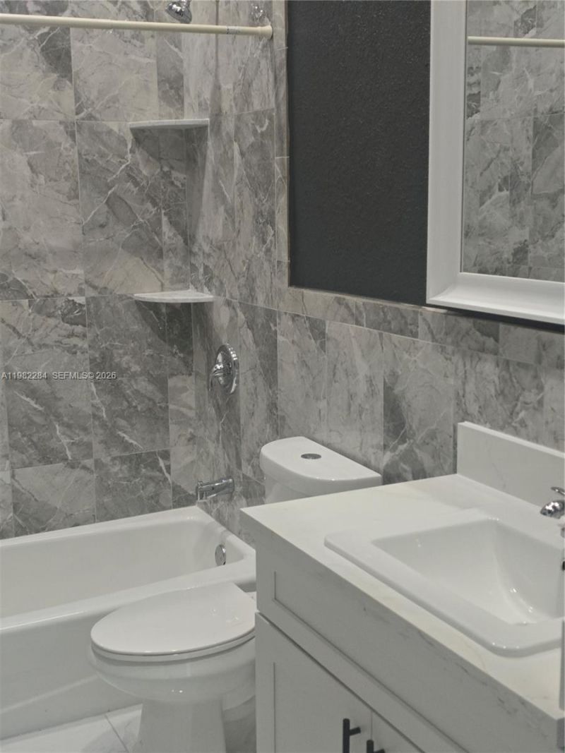 252 NE 212th Ter, Miami, FL 33179 Photo