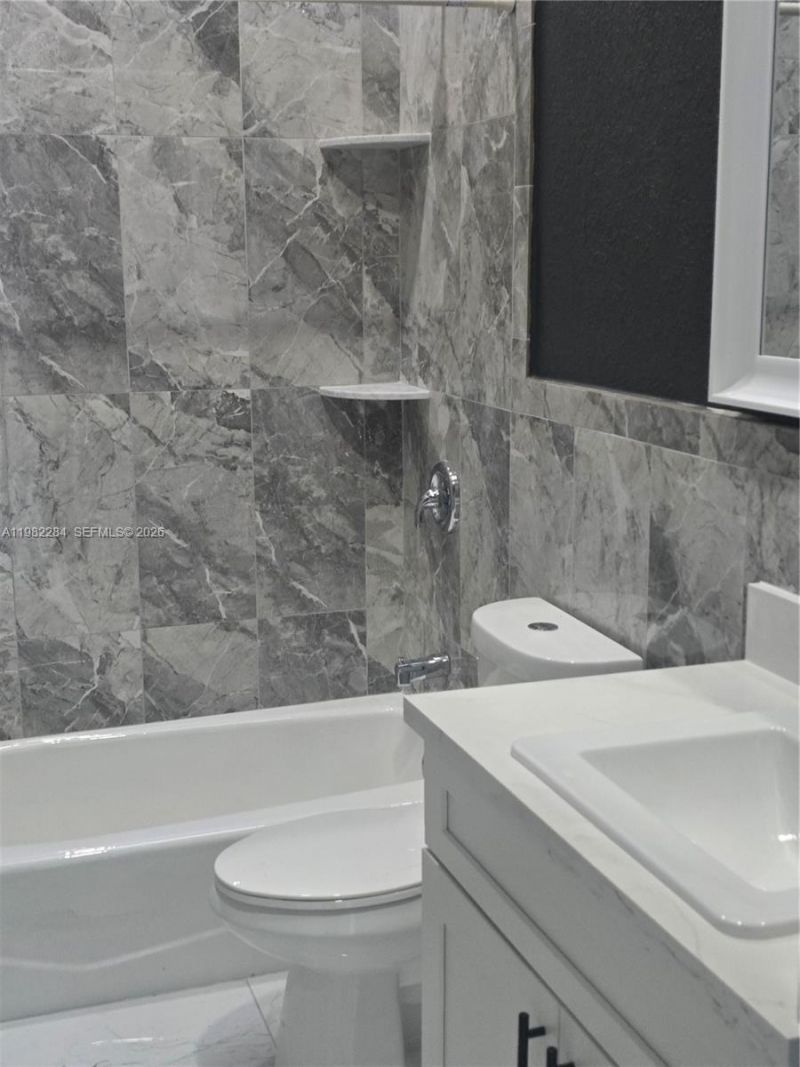 252 NE 212th Ter, Miami, FL 33179 Photo