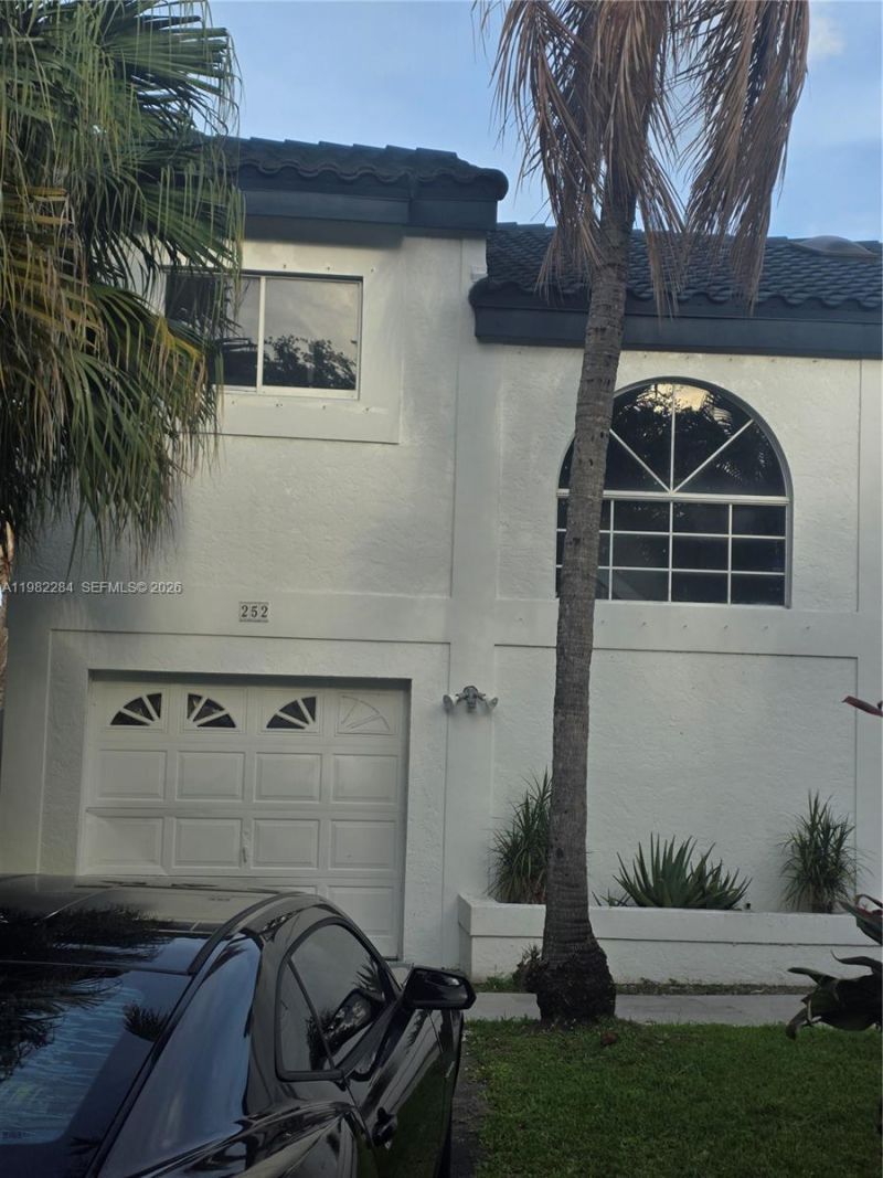 252 NE 212th Ter, Miami, FL 33179 Photo