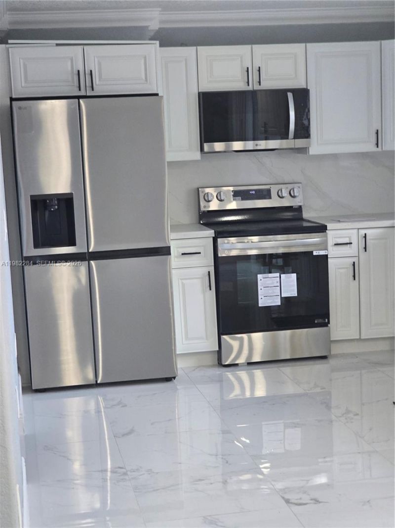 252 NE 212th Ter, Miami, FL 33179 Photo