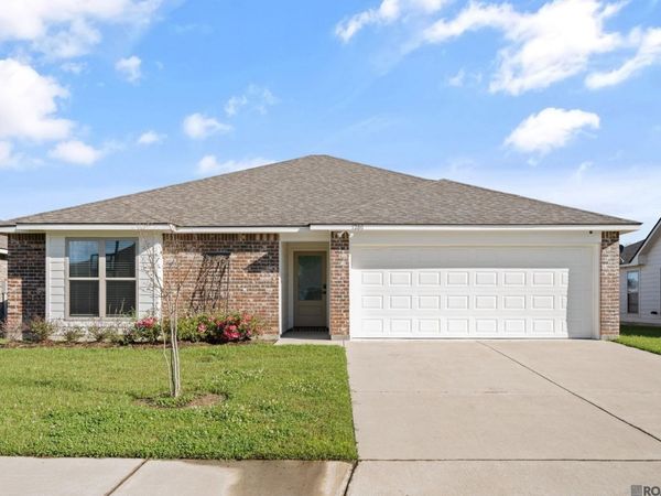 1280 Meadow Crossing Dr, Gonzales, LA 70737