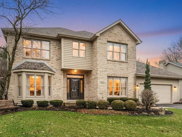 1364 Saxon Lane E, Naperville, IL 60564