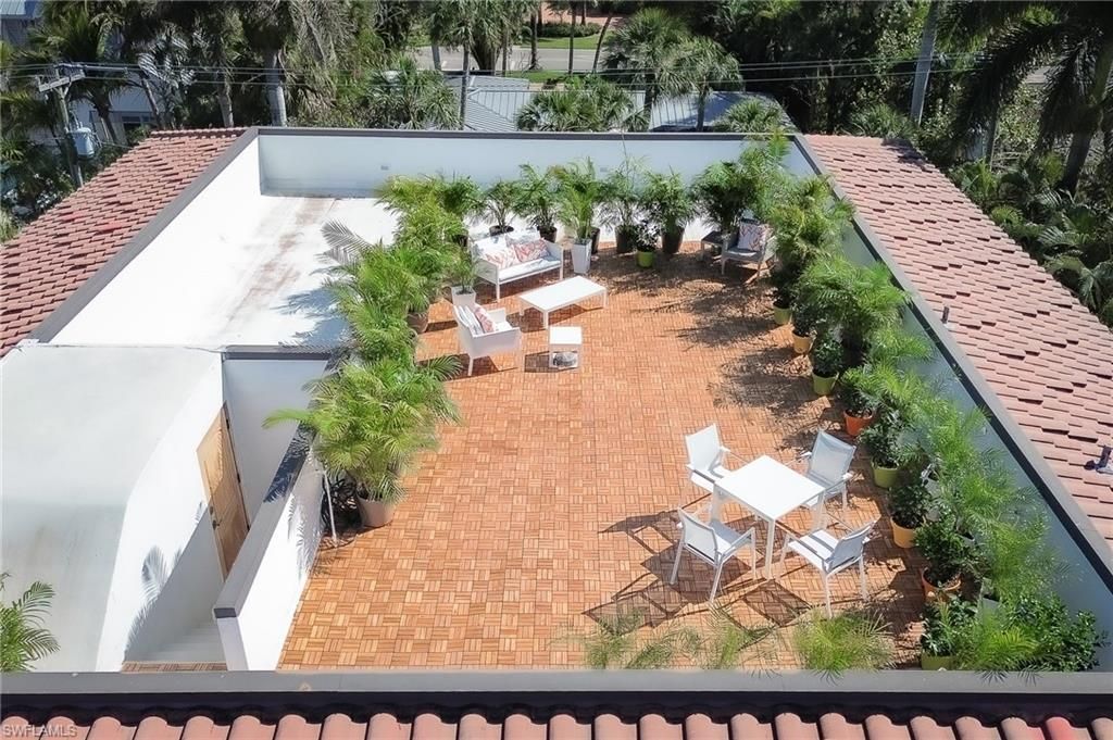 200 S Golf Dr, Naples, FL 34102 Photo