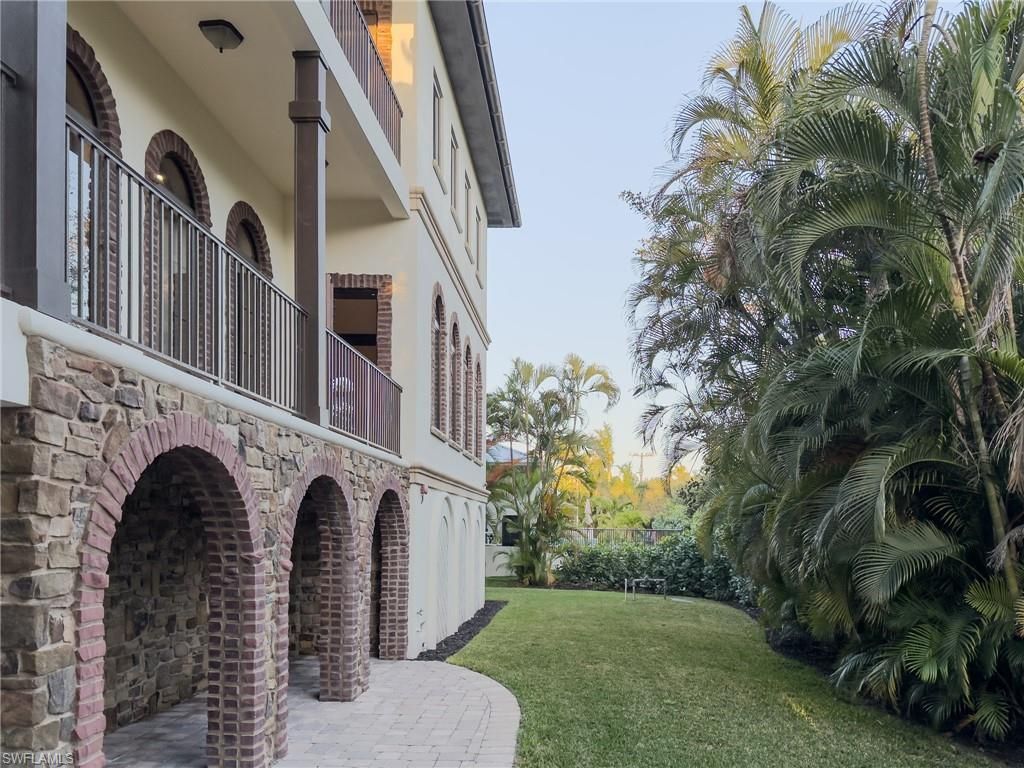 200 S Golf Dr, Naples, FL 34102 Photo