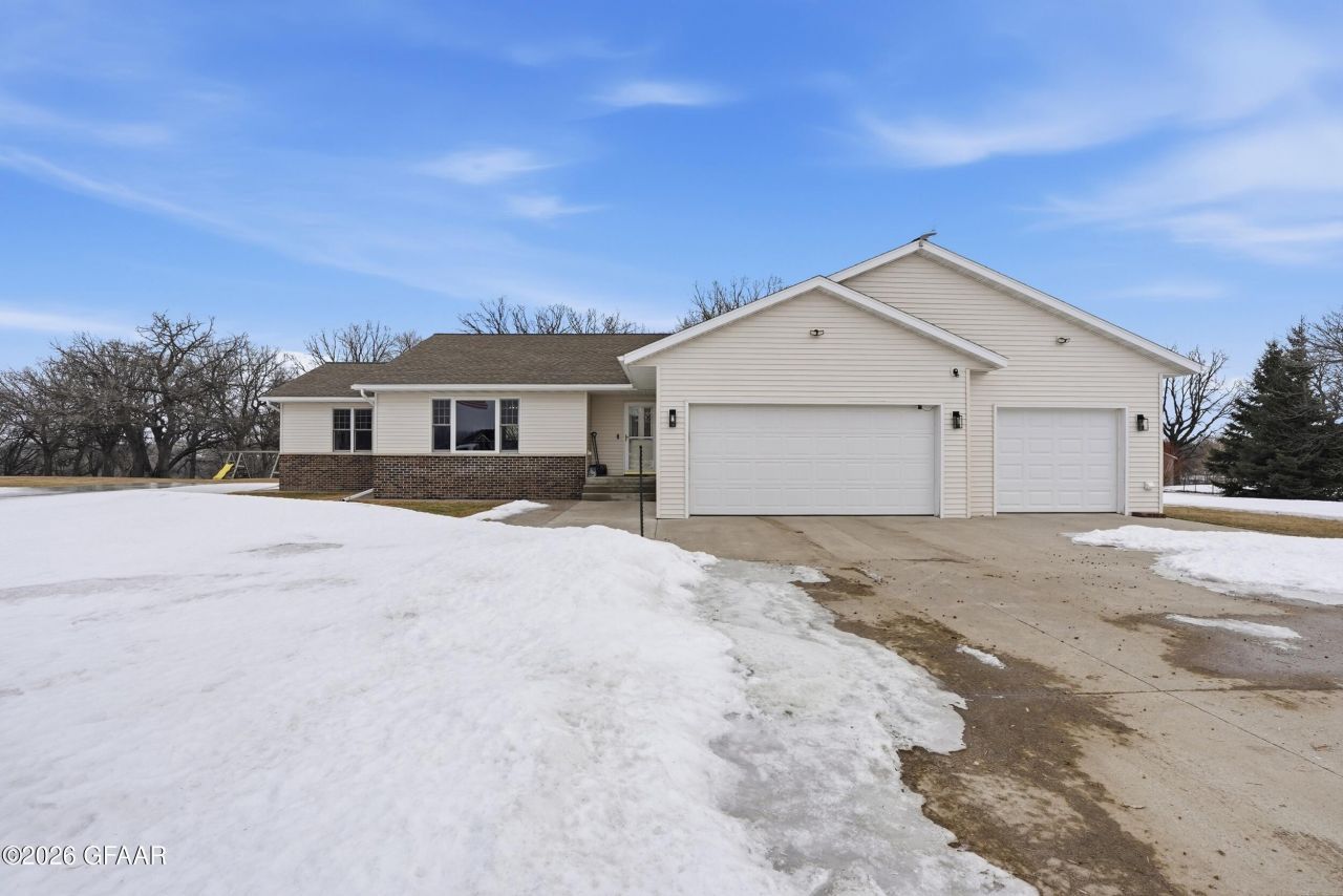 1849 THOMAS Drive  primary photo