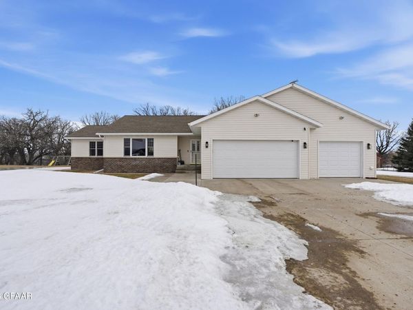 1849 THOMAS Drive, Larimore, ND 58251