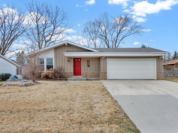 7679 S Lenox AVENUE, Oak Creek, WI 53154