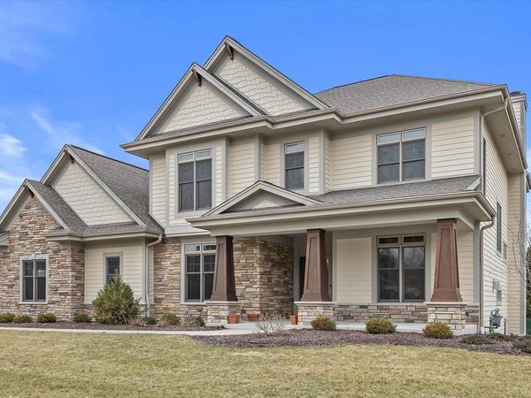 W243N2743 Creekside DRIVE, Pewaukee, WI 53072
