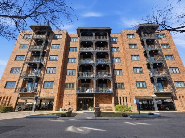 9332 Landings Lane , Unit 404, Des Plaines, IL 60016