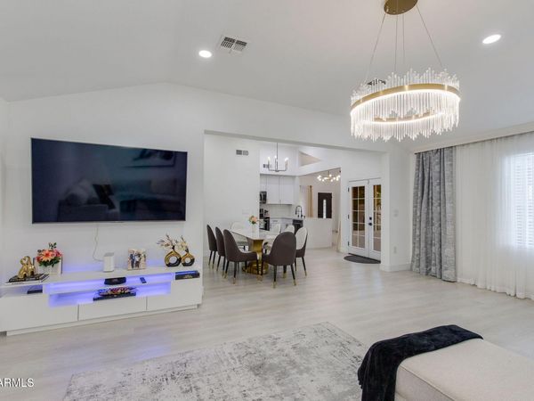 5216 W VOLTAIRE Drive, Glendale, AZ 85304
