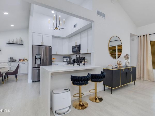 5216 W VOLTAIRE Drive, Glendale, AZ 85304