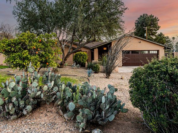 2115 W SHAWNEE Drive, Chandler, AZ 85224