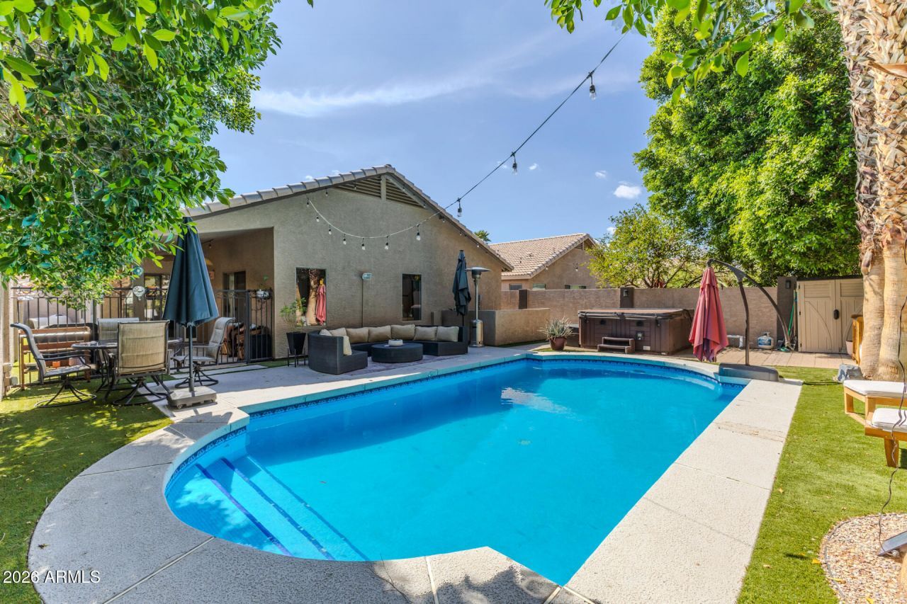 6614 W Desert Hollow Drive, Phoenix, AZ 85083 Main Photo