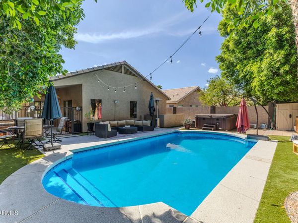 6614 W DESERT HOLLOW Drive, Phoenix, AZ 85083