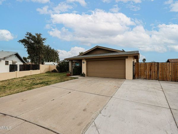 6608 W MERCER Lane, Glendale, AZ 85304