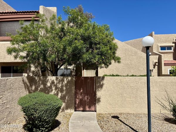 4213 W CALAVAR Road, Phoenix, AZ 85053
