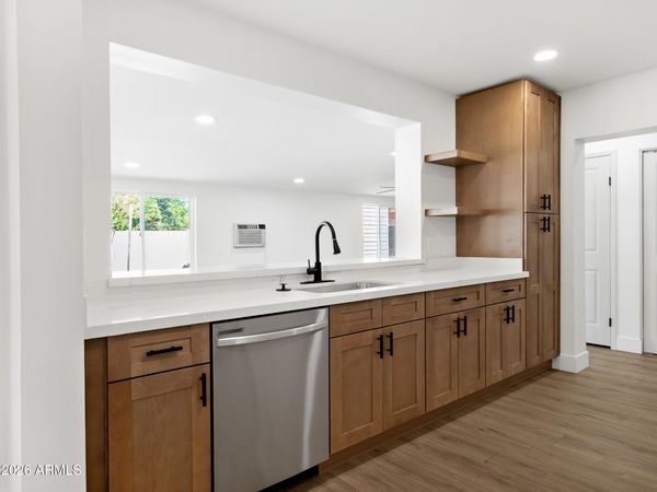 684 W CARLA VISTA Drive, Chandler, AZ 85225