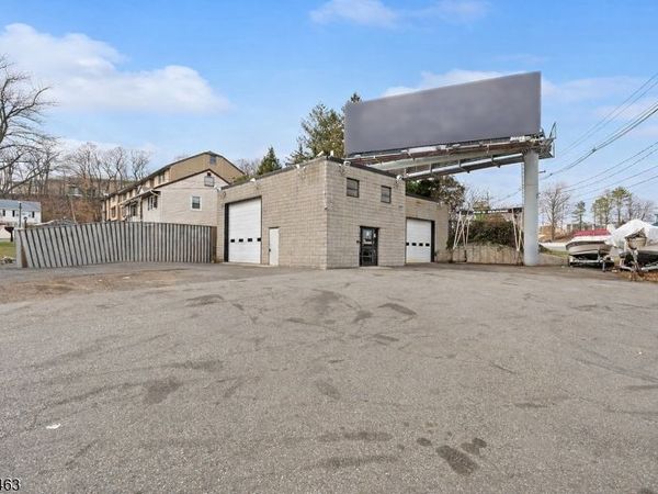 8 Us Highway 46, Lodi, NJ 07644