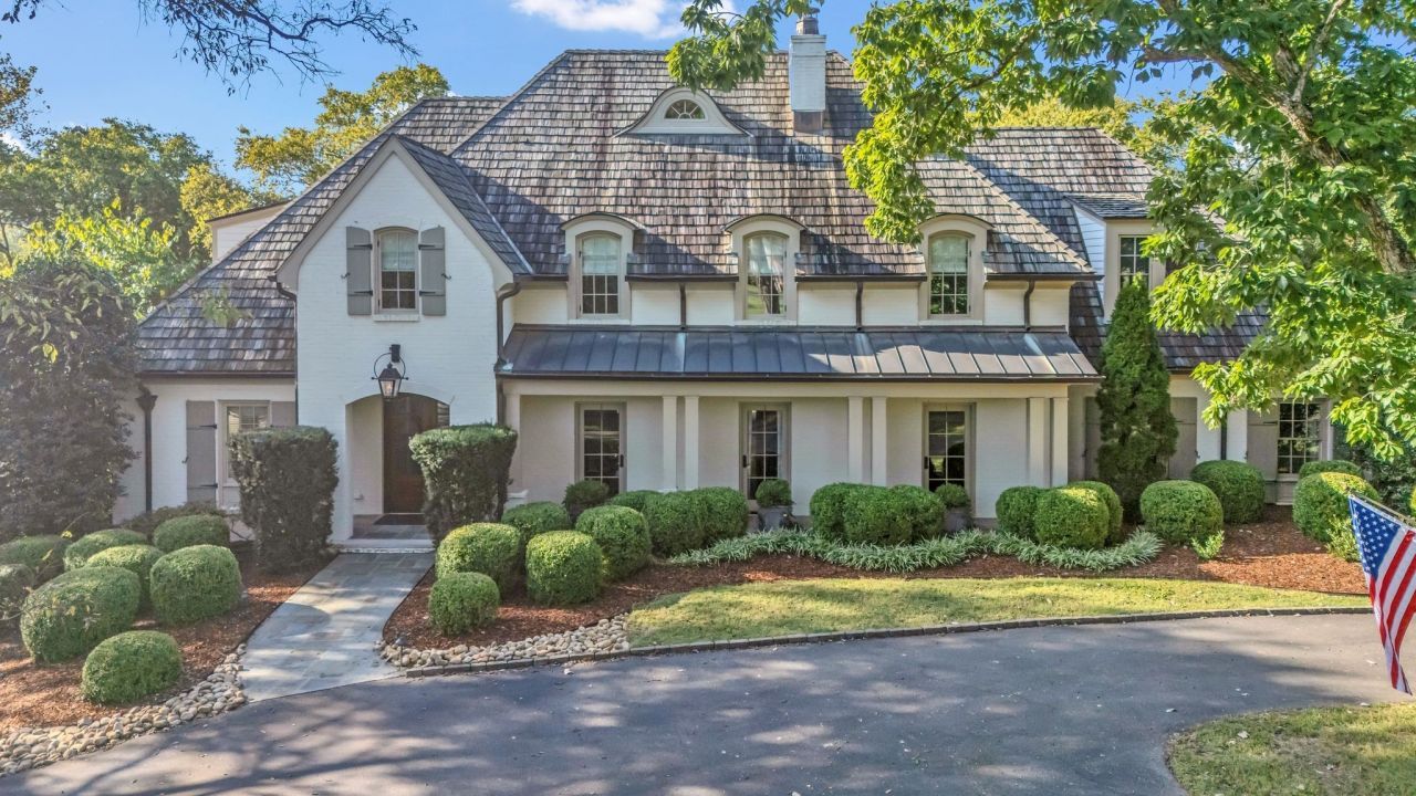 2223 Hemingway Dr, Nashville, TN 37215 Main Photo