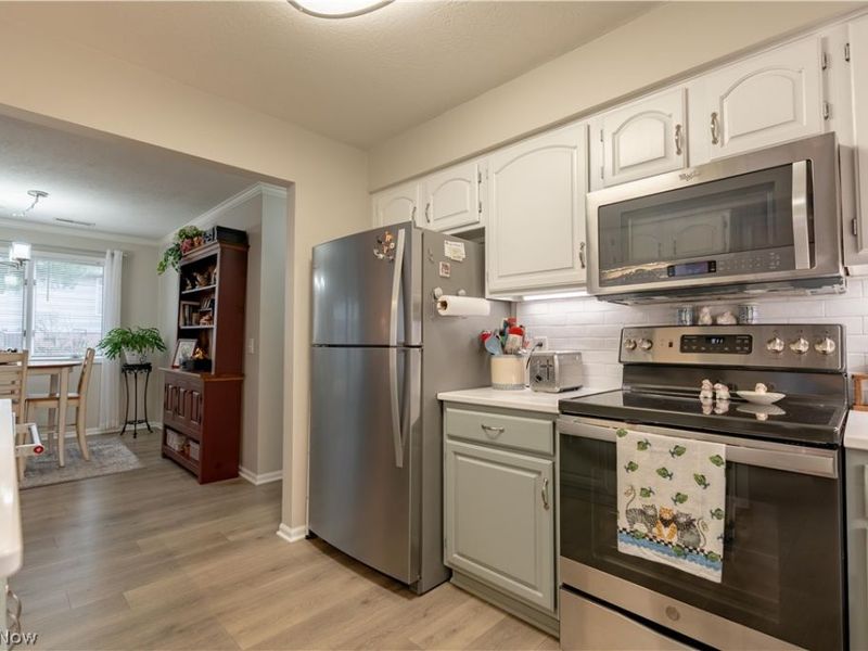 144 Holl Road NE, Unit B, North Canton, OH 44720 Photo 17