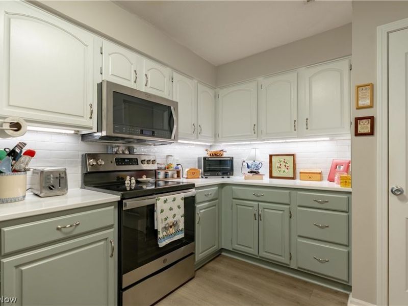 144 Holl Road NE, Unit B, North Canton, OH 44720 Photo 18