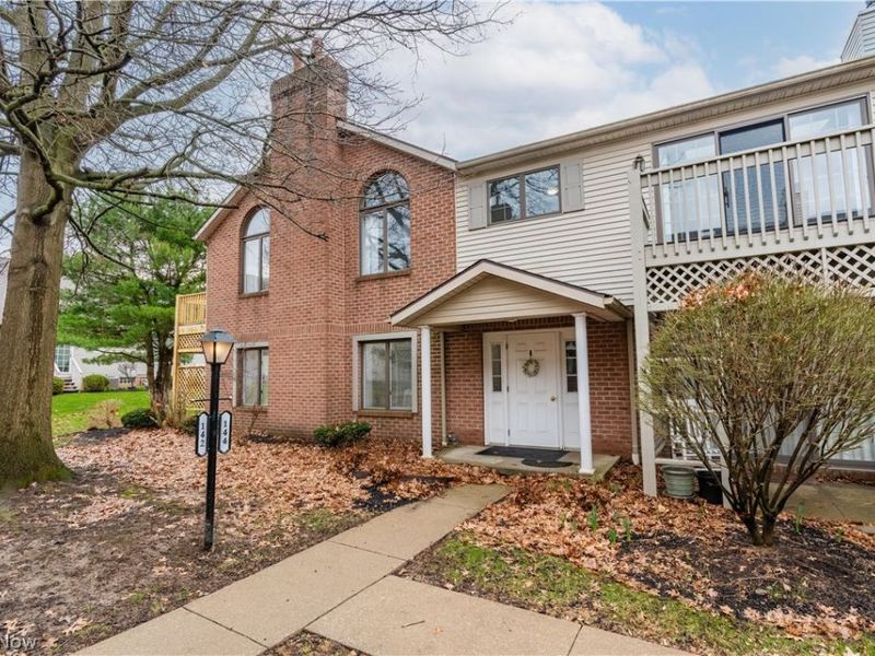 144 Holl Road NE, Unit B, North Canton, OH 44720 Photo 2