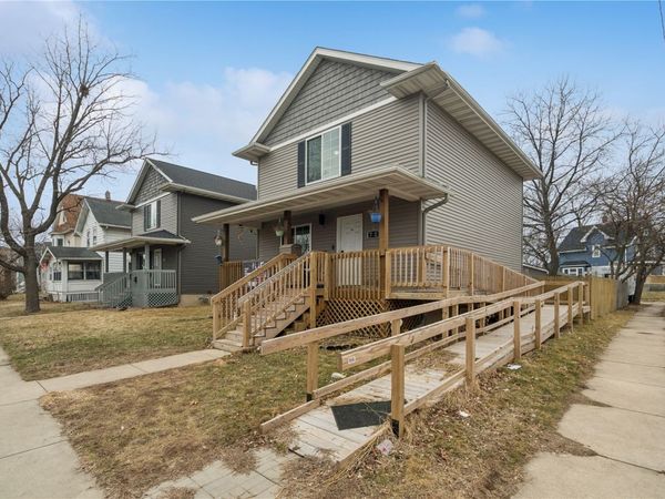 702 L Street SW, Cedar Rapids, IA 52404