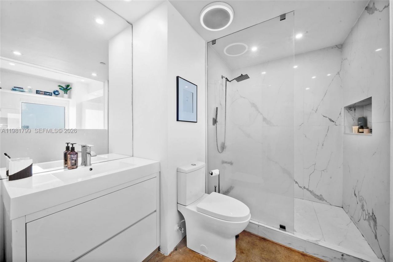 10 SW South River Dr, Unit 1512, Miami, FL 33130 Photo