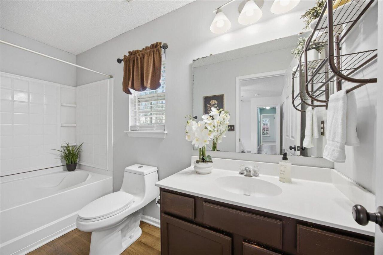 211 Border Road Photo 12