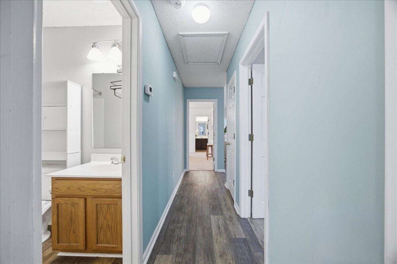 211 Border Road Photo 13